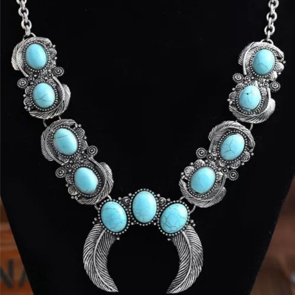 New boutique vintage look squash blossom necklace - Picture 7 of 9